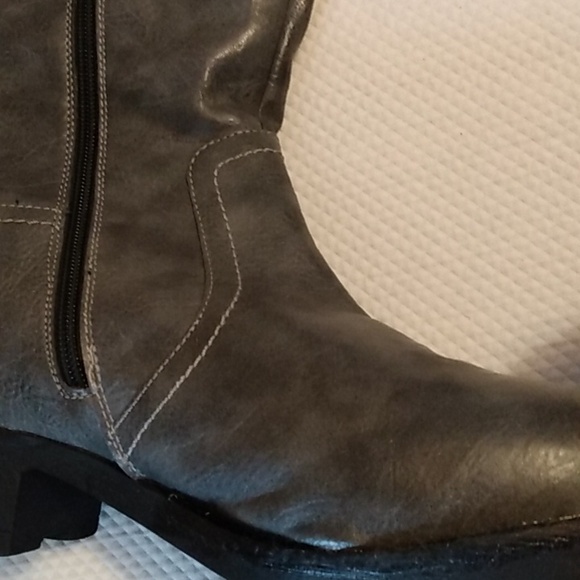 Heavenly Soles Boots 9 - Picture 3 of 7